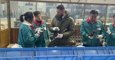 Les clients russes visitent notre usine